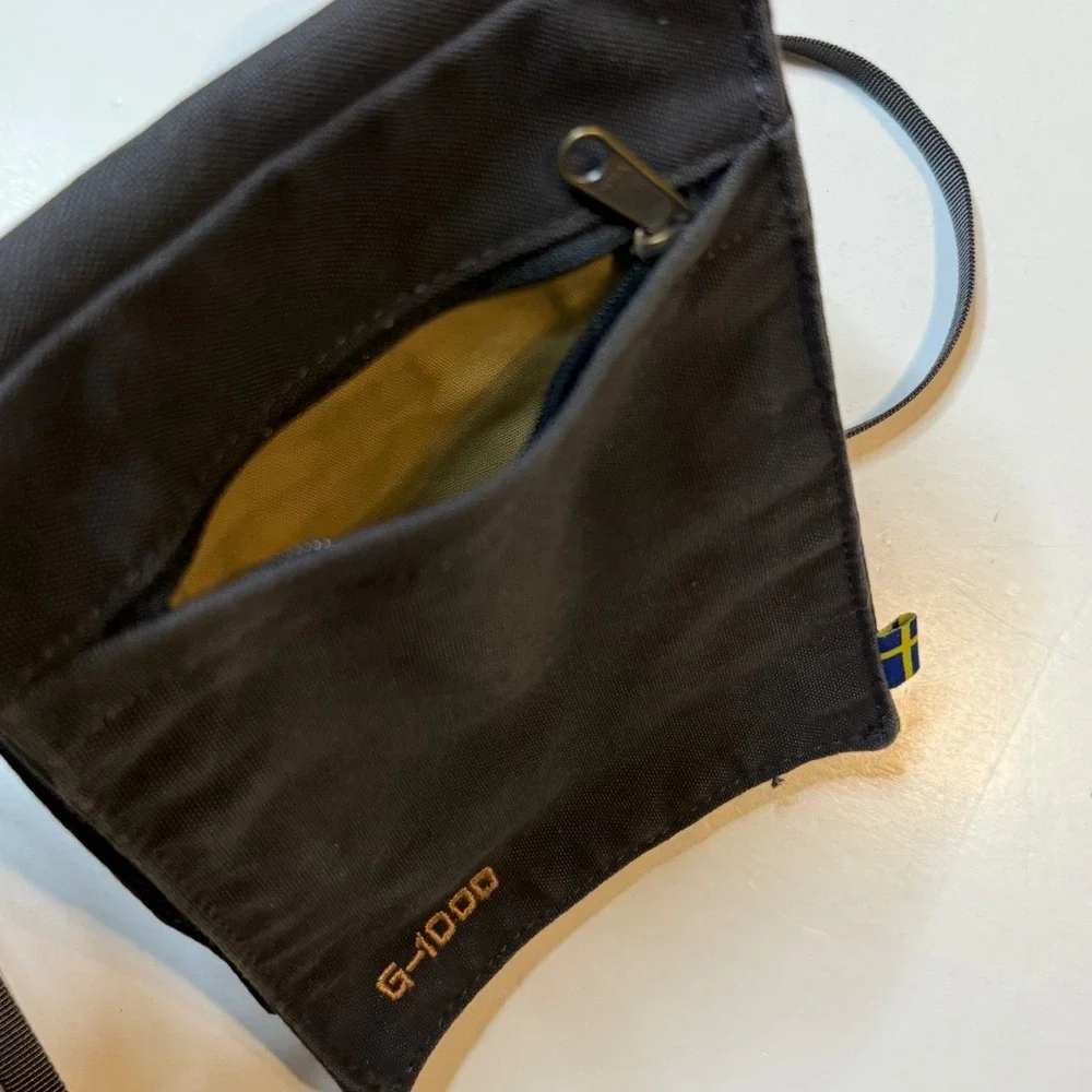 Fjallraven Pocket Crossbody Bag Black G-1000 HeavyDuty Travel Pouch 24221
